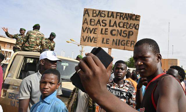 Anhänger der Putschisten in Niger. 