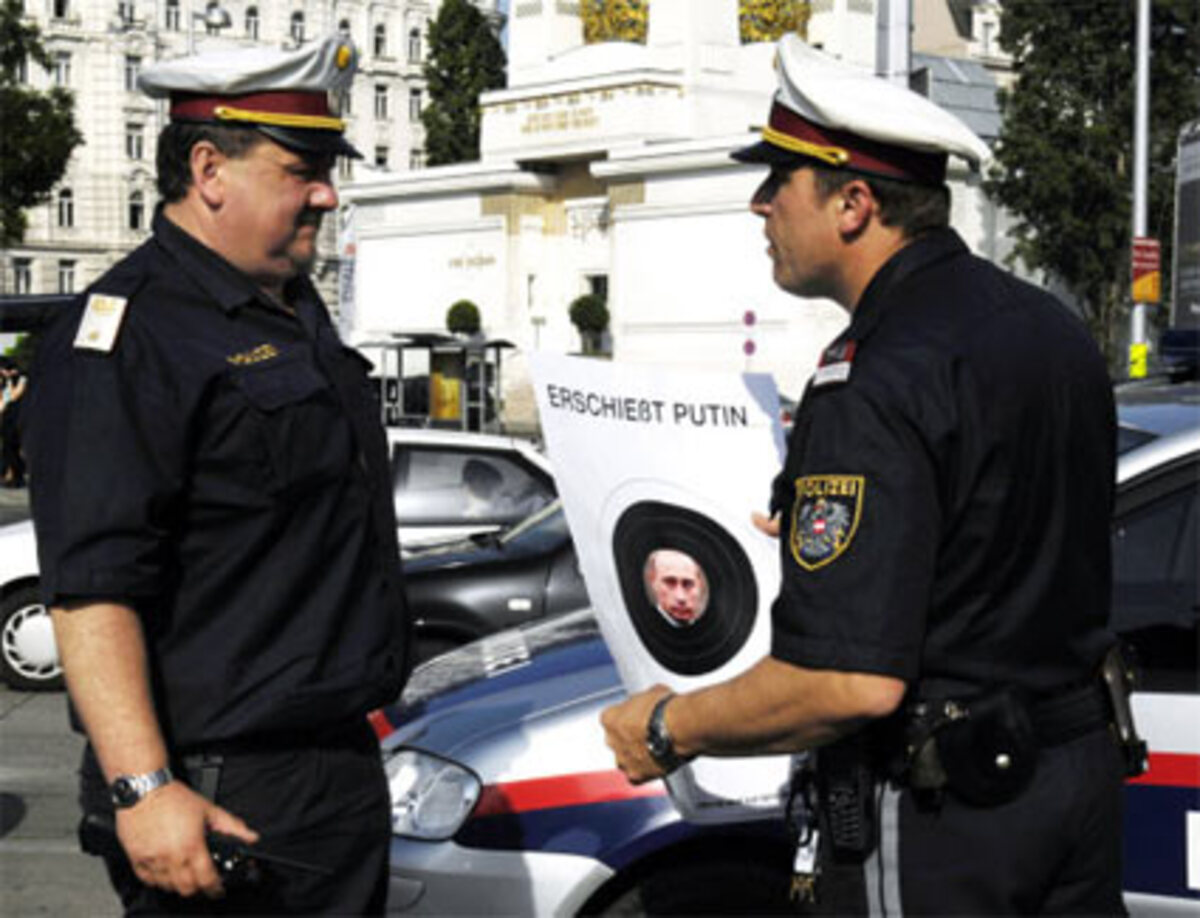 Mehr als 1000 Beamte wurden für den nur knapp 24 Stunden dauernden Aufenthalt Putins in Österreich zu Sicherungseinsätzen abkommandiert.