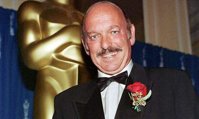 Fritz Gabriel Bauer im Jahr 2000, als er seine dritte Oscar-Auszeichnung in Los Angeles entgegennahm.