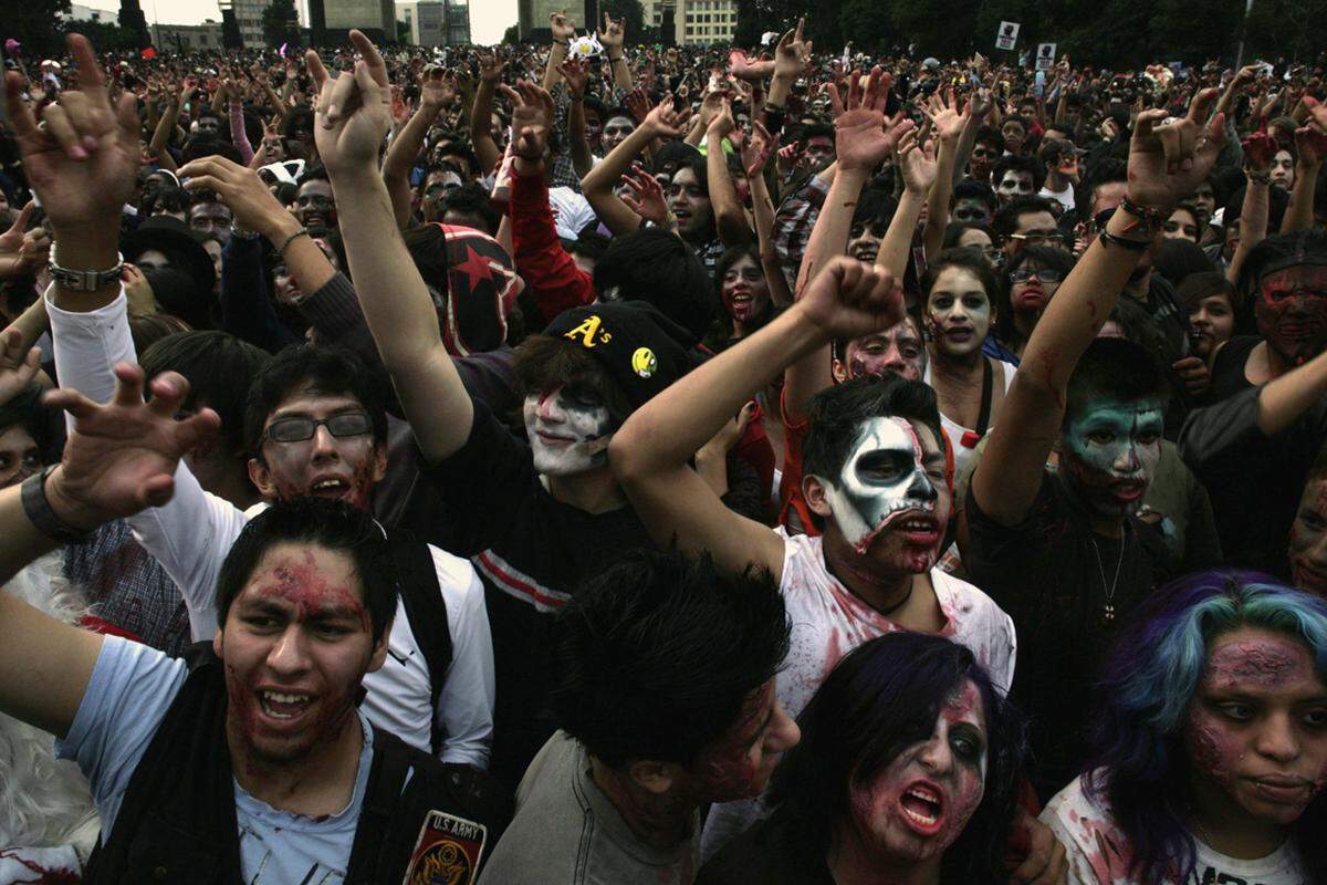 Mehrere Tausend "Zombies" haben am Samstag das Zentrum der mexikanischen Hauptstadt in Besitz genommen.