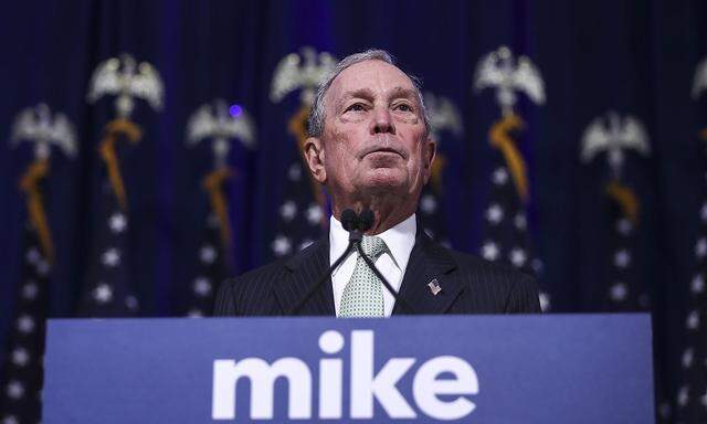 US-DEMOCRATIC-PRESIDENTIAL-CANDIDATE-MIKE-BLOOMBERG-MEETS-VOTERS