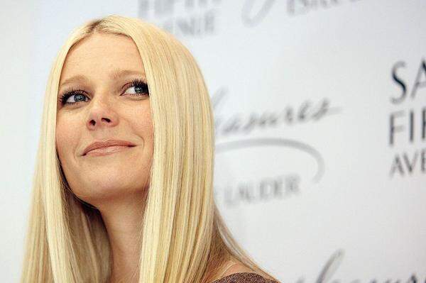 Über das schwere Los der Stars sollte man sich als Star vielleicht auch nicht beschweren. 2014 landete Schauspielerin Gwyneth Paltrow mit einem übertriebenen Vergleich im Fettnäppchen. Auf einer Technik-Konferenz hatte sie Promis, die im Internet verspottet werden, mit Soldaten, die sich im Krieg befinden, verglichen. "Es ist fast wie im Krieg, als wenn man durch ein blutverschmiertes, entmündigendes Schlachtfeld läuft und dann wird man danach beurteilt." Shitstorm, setzen, danke.