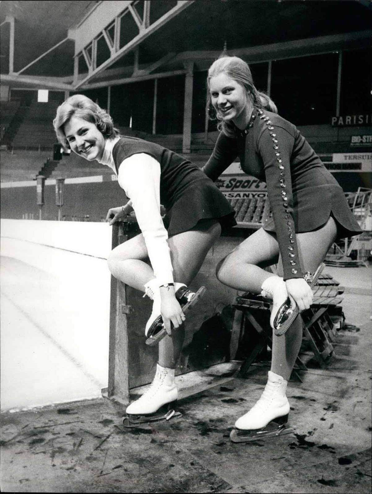 Trixi Schuba (links) mit der West-Deutschen Eileen Zillmer 1971 in Zürich im Duett. Die Wienerin Schuba ist die Olympiasiegerin von 1972, die Weltmeisterin von 1971 und 1972 und die Europameisterin von 1971 und 1972. Sie ist Österreichs Sportler des Jahres 1972.