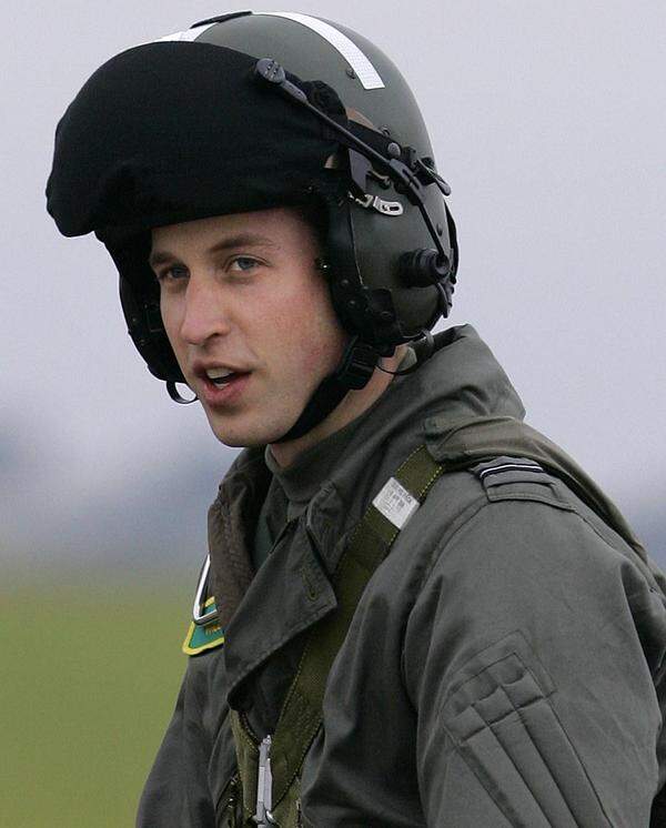 Zwischen Jänner und Dezember 2006 besuchte er die Militärakadamie in Sandhurst, wo er zum Leutnant ausgebildet wurde. Sein Titel beim Militär: Second Lieutenant William Wales  Im ersten Quartal 2008 war William bei der Royal Air Force in Ausbildung.