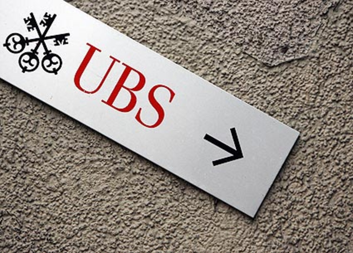 Wegen der Immobilienkrise sind nach Ansicht des früheren US-Notenbankchefs Alan Greenspan die Risiken gestiegen, dass die USA in eine Rezession abrutschen. Im bisherigen Jahresverlauf habe er von der Wahrscheinlichkeit einer Rezession von rund 33 Prozent gesprochen, sagte Greenspan am Montag im Reuters-Interview. "Sie ist ein bisschen gestiegen, aber derzeit immer noch etwas weniger als 50 (Prozent)."