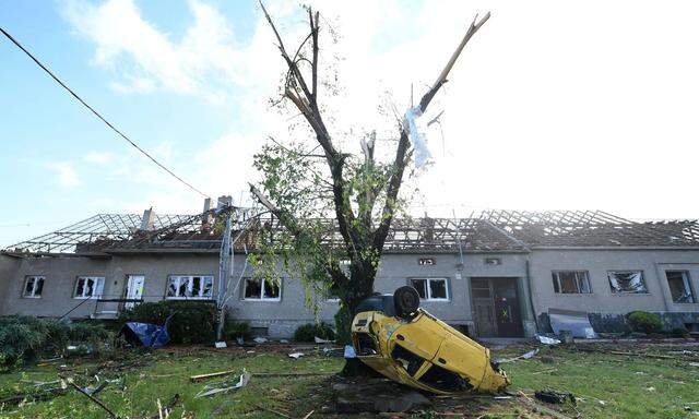 Schäden nach einem Tornado im Südosten Tschechiens am Donnerstag, 24. Juni 2021