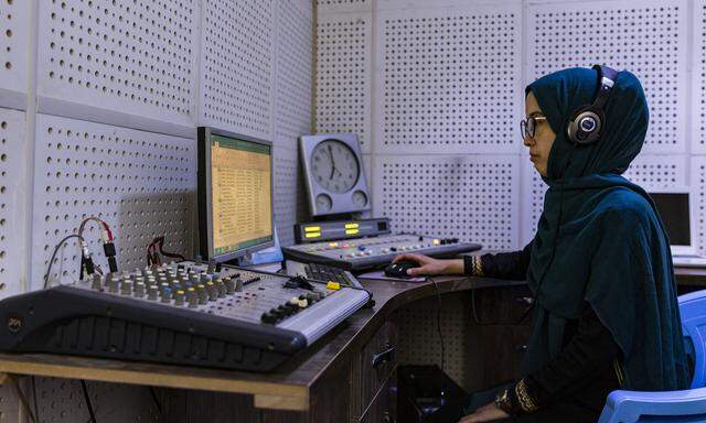 (200927) -- HERAT, Sept. 27, 2020 -- An Afghan female works at a local radio station in Herat city, western Afghanistan
