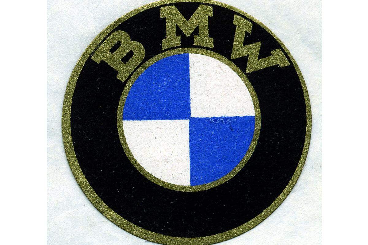 Danach entwickelt BMW aus dem Dixi den BMW 3/15 PS, der 1929 als erstes Auto mit dem BMW-Markenzeichen auf den Markt kommt. 1932 läuft das erste von BMW selbst entwickelte Auto vom Band: Der BMW 3/20PS.