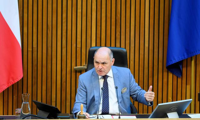 Nationalratspräsident Wolfgang Sobotka weist die Vorwürfe zurück, die Grünen legen ihm dennoch einen Rücktritt nahe.
