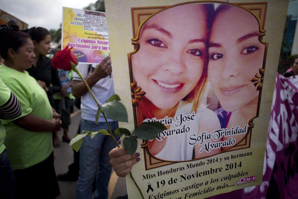 Überschattet wird die Veranstaltung heuer von der Ermordung der honduranischen Schönheitskönigin Maria Jose Alvarado im November. Ihr Freund dürfte Medienberichten zufolge mit der "Miss Honduras" aneinandergeraten sein, weil sie mit einem anderen Mann getanzt hat. Im Streit habe er Alvarado und ihre Schwester erschossen. Er wurde festgenommen.