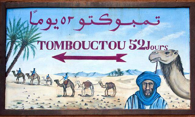 52 Tage von hier bis nach Timbuktu: Dieses Schild im Draatal, Marokko, zeigt die ehemalige Karawanenroute durch die Sahara an.