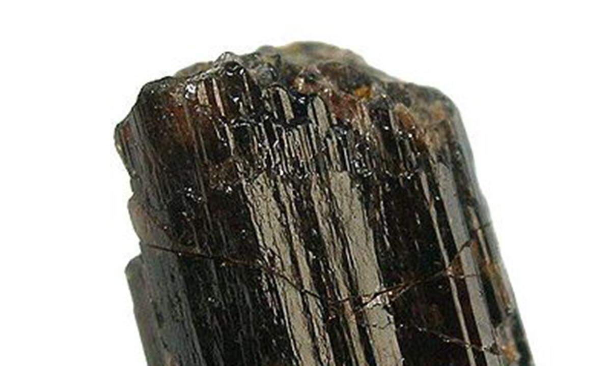 Preis: rund 252.000 Euro pro Gramm 1954 im heutigen Myanmar entdeckt, wird das seltene Mineral vorwiegend in Schmuckstücken verarbeitet. Ein Stein mit einem Karat kostet rund 47.000 Euro.