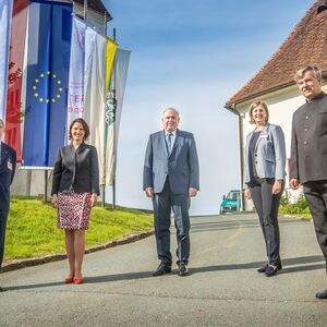 EU-Kommissar Johannes Hahn, Europaministerin Karoline Edtstadler, Landeshauptmann Hermann Schützenhöfer, Wissenschaftslandesrätin Barbara Eibinger-Miedl und Club Alpbach Steiermark-Vorsitzender Herwig Hösele (v. l.). 