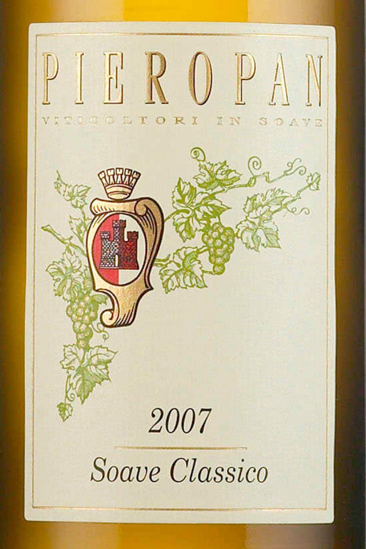 Päpstlich. Soave Classico 2007 von Pieropan, Weinpapst Robert Parker zeichnete die Garganega-Kreszenz mit 88 Punkten aus.