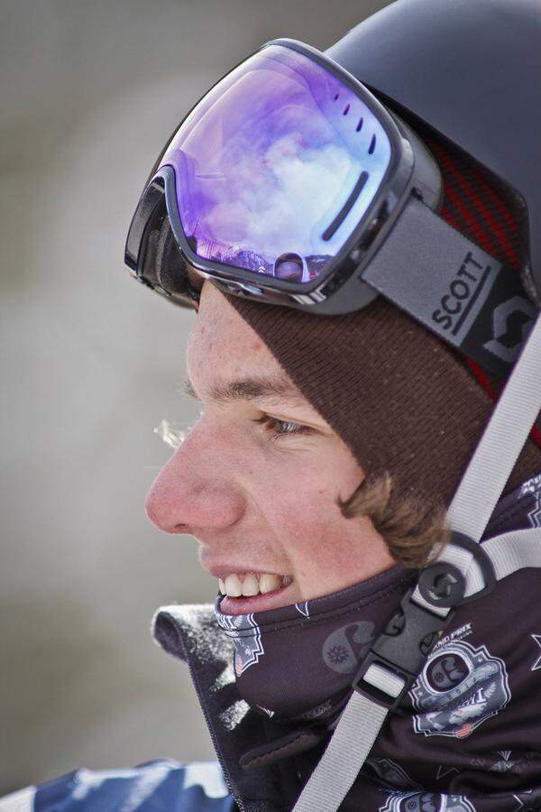Der jüngste ist Ski-Freestyler Marco Ladner. Am Tag der Eröffnungsfeier zählt er exakt 15 Jahre und 291 Tage. Damit ist er der jüngste männliche Teilnehmer an Winterspielen der Nachkriegszeit.