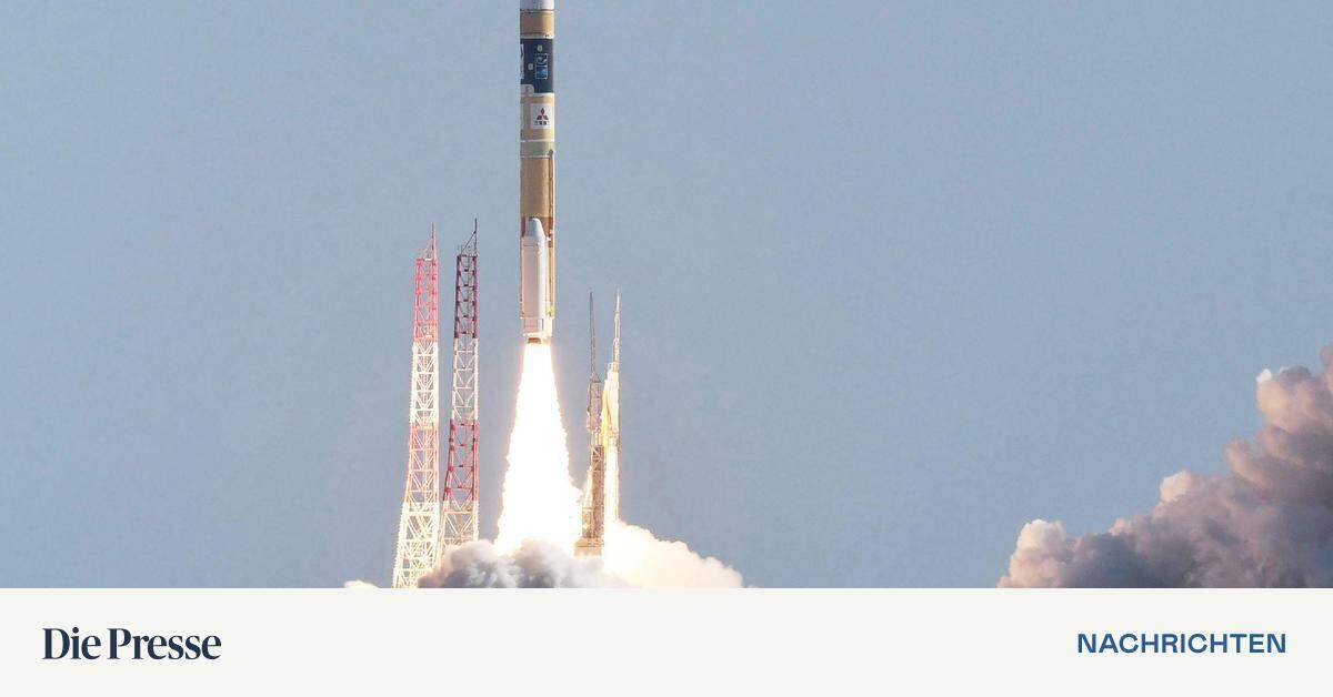 Japan sends a probe to the moon