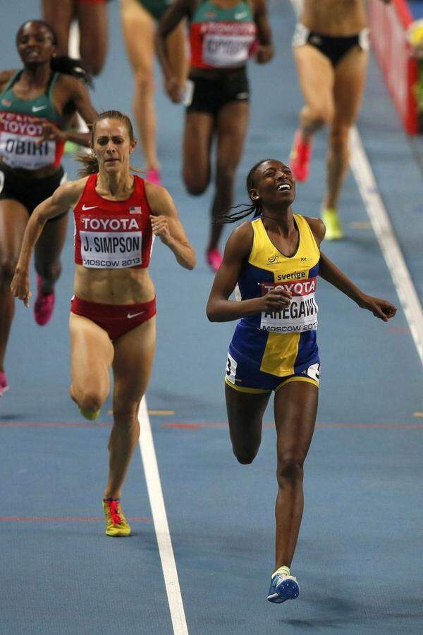 Die für Schweden startende Äthiopierin Abeba Aregawi wird über 1500 Meter ihrer Favoritenrolle gerecht. Am Ende gewinnt sie ein von Taktik geprägtes Rennen mit 4:02,07 Minuten vor Jennifer Simpson aus den USA. Als Dritte auf dem Siegespodest landet die kenianerin Hellen Onsando Obiri.