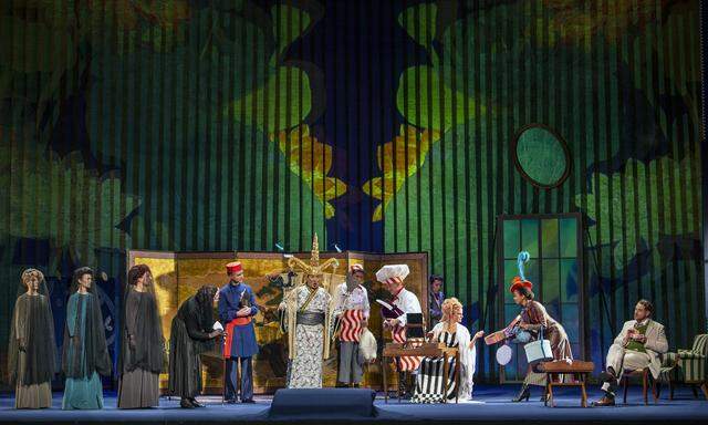 Xenia Hausner stattet das Schlafzimmer der Marschallin ganz nach der Japan-Mode der Ringstraßen-Epoche aus: Probenfoto aus der Berliner Staatsoper unter den Linden , wo am Sonntag Premiere ist. 