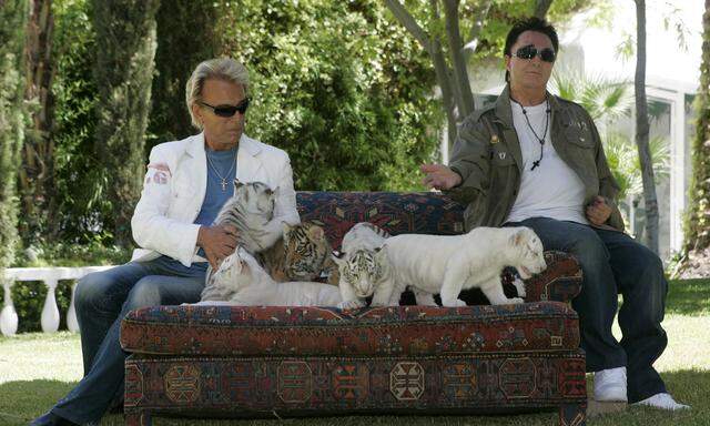 Seit 1997 betreiben Siegfried und Roy einen Zoo zur Erhaltung und Fortpflanzung der weißen Tiger und Löwen. 