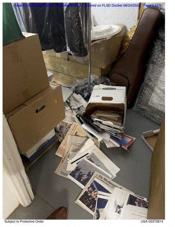 Dokumente und Materialien, die bei einer Durchsuchung in Mar-a-Lago, dem Anwesen von Donald Trump, beschlagnahmt wurden, auf einem undatierten Bild zu sehen, das die Nachrichtenagentur Reuters am 25. Juni 2024 erhielt. 