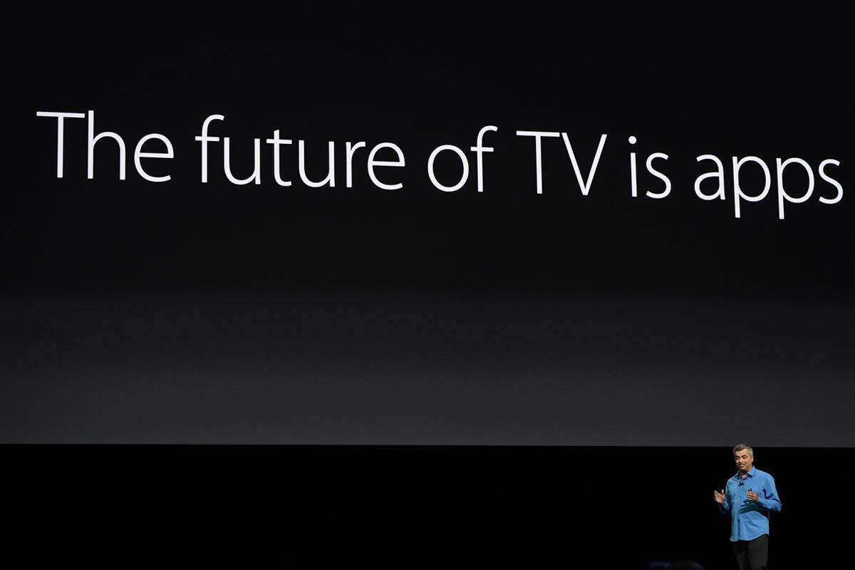 Mit dem neuen TVOS soll Apple TV die "Zukunft des Fernsehens" werden. Für ein globales Unternehmen ist der Apple TV in seinen Funktionen außerhalb der USA und Frankreich sehr eingeschränkt. Interessant wird es in Bezug auf die Nutzung der Apple-TV-Box als zentrale Heimsteuerung. Auch hier ist natürlich Siri mit an Bord und wurde seit Einführung des Assistenten auf diese Plattform nochmals ausgebaut. Semantik und Kontext sind generell ein zentrales Siri-Thema auf der diesjährigen WWDC. Auch die erneuerte App, um das iPhone als Fernbedienung zu nutzen, wurde vorgestellt.