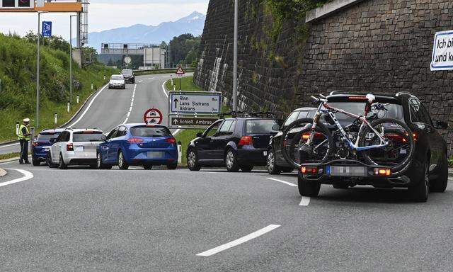 Nach Tirol führt künftig auch Salzburg Sperren nach Autobahnabfahrten ein, um Staus auf Landstraßen zu reduzieren.