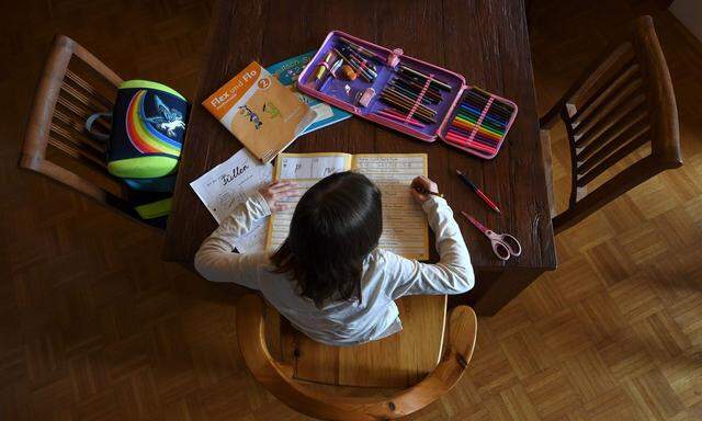 Die 1,1 Millionen Schüler lernen noch länger zuhause.