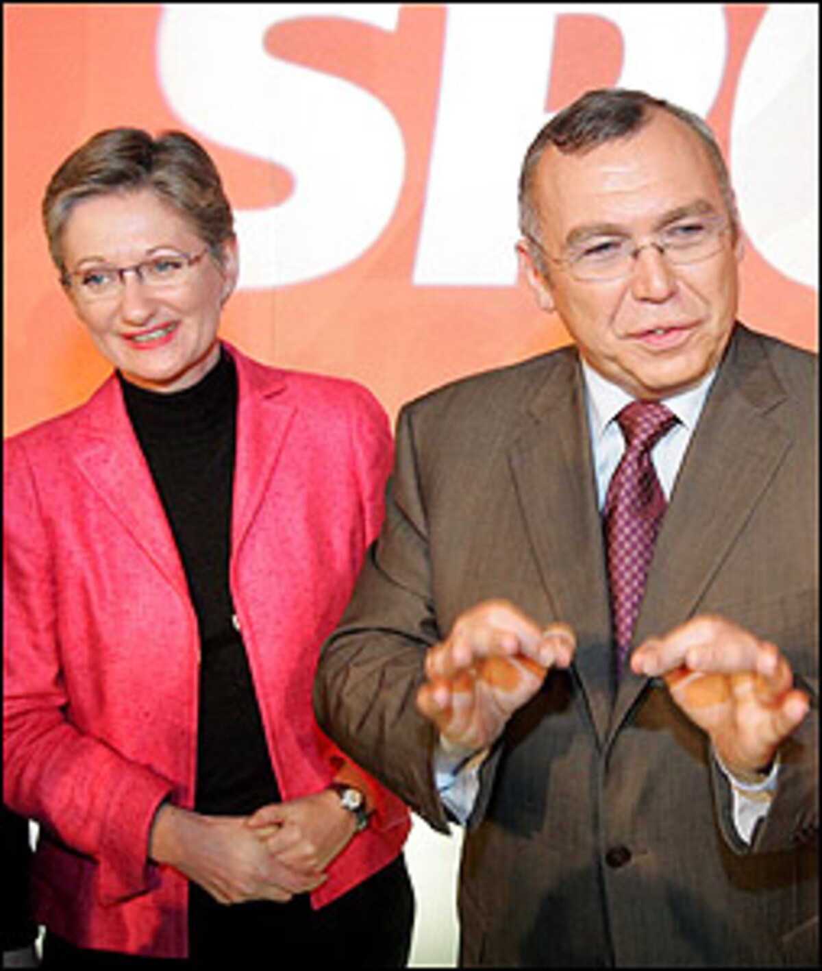 Es folgte ein stetiger Aufstieg auf der Karriereleiter in der Investkredit in verschiedenen Leitungsfunktionen, bis zum ersten Lockruf der Politik: 1997 wurde sie wirtschaftspolitische Beraterin im Finanzministerium unter SP-Minister Rudolf Edlinger. 1999 kehrte sie in den Bank-Bereich zurück, 2004 wurde sie schließlich in den Vorstand der Kommunalkredit Austria AG berufen.