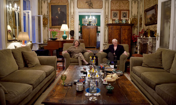 Heimkehr nach Europa: Sissy und Max Strauss haben sich in einem Appartement am Brahmsplatz eingerichtet – und laden auch hier gern ein.