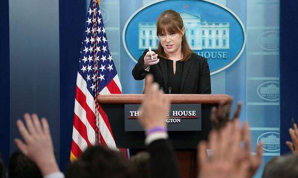 Kate Bedingfield im Einsatz bei einem Presse-Briefing im Weißen Haus in Washington.