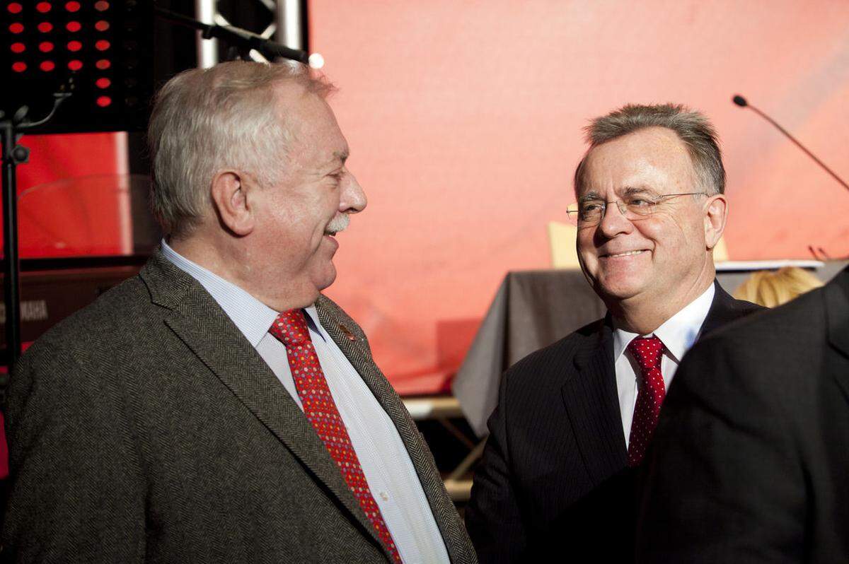 Auch Wiens Bürgermeister Michael Häupl und der burgenländischen Landeshauptmann Hans Niessl fanden sich unter den rund 500 Gästen ein, die dem gut zweistündigen Festakt beiwohnten.