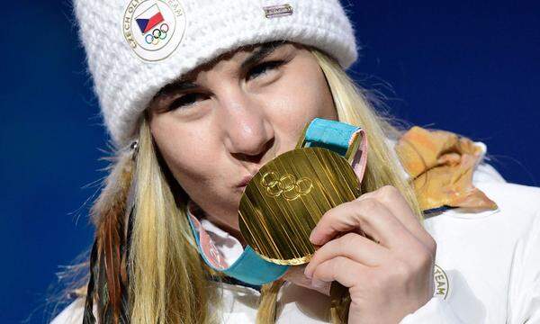 Die Geburtsstunde eines Sport-Superstars: Snowboarderin Ester Ledecká und ihr historisches Olympiagold im alpinen Super-G.  