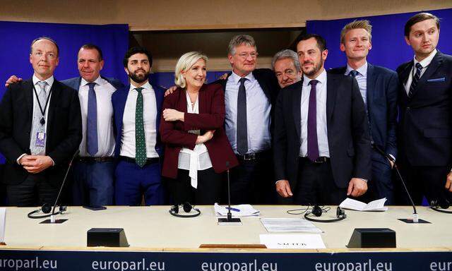 Neun Parteienvertreter stellten am Donnerstag in Brüssel ihre neue Rechtsfraktion Identität und Demokratie (ID) vor.