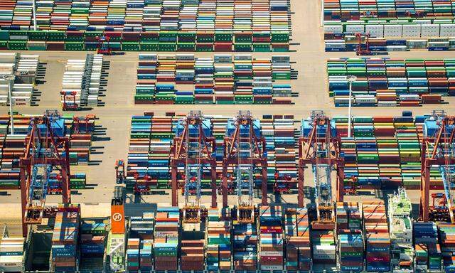 Hanjin Containerschiff Containerverladung Containerbruecken Containerkraene Caontainerschiff Cont