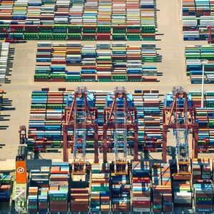 Hanjin Containerschiff Containerverladung Containerbruecken Containerkraene Caontainerschiff Cont