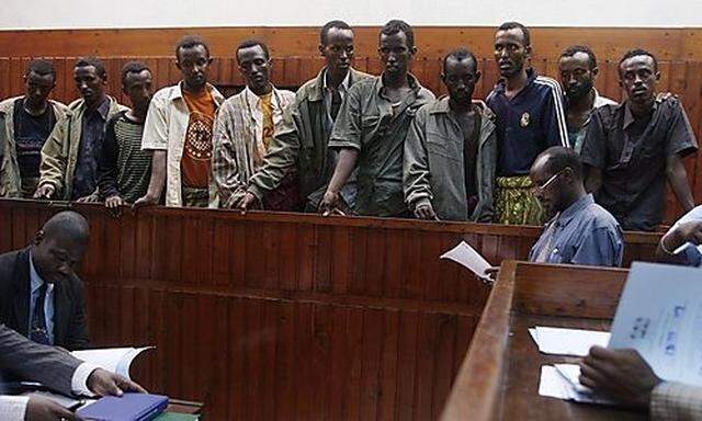 Die mutmaßlichen somalische Piraten vor Gericht