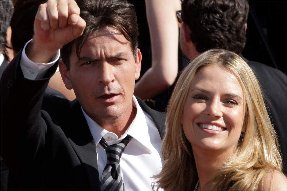 In diesem Fall ist es ein bisschen wilder zugegangen. Der 45-jährige Schauspieler Charlie Sheen hat am 15. November in Los Angeles die Scheidung von Brooke Mueller eingereicht. In den Gerichtspapieren macht Sheen "unüberbrückbare Differenzen" geltend. Die Vorgeschichte ist durch alle Medien gegangen.