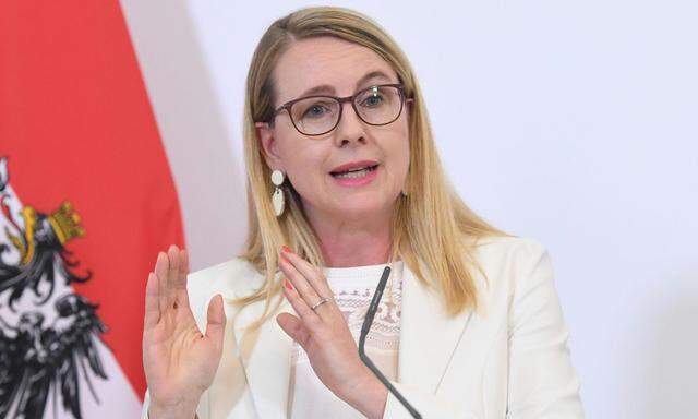 Wirtschaftsministerin Margarete Schramböck 