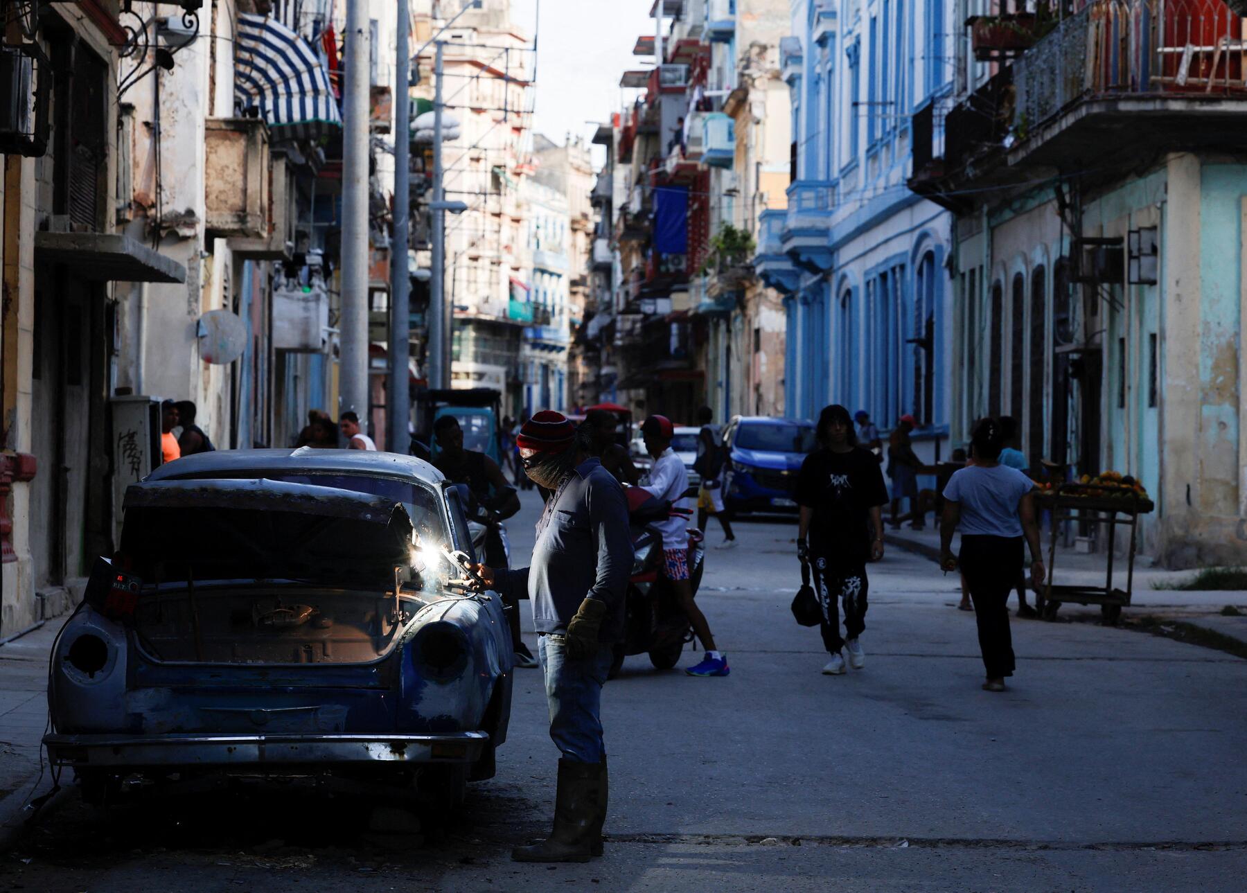 Cuba announces major privatizations, moving away from planned economy