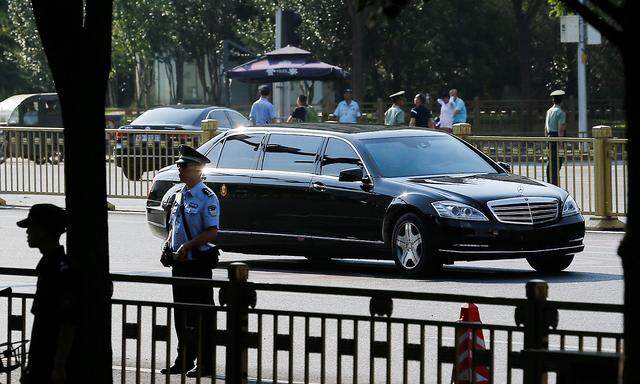 Kim Jong-un trifft in Peking ein. 