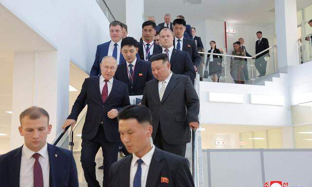 Wladimir Putin und Kim Jong-un bei ihrem Treffen in Russland. Ein Gegenbesuch soll folgen. 