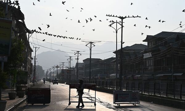 Alles ruhig in Srinagar: Internet und Fernsehen funktionieren nicht, es herrscht ein Versammlungsverbot.