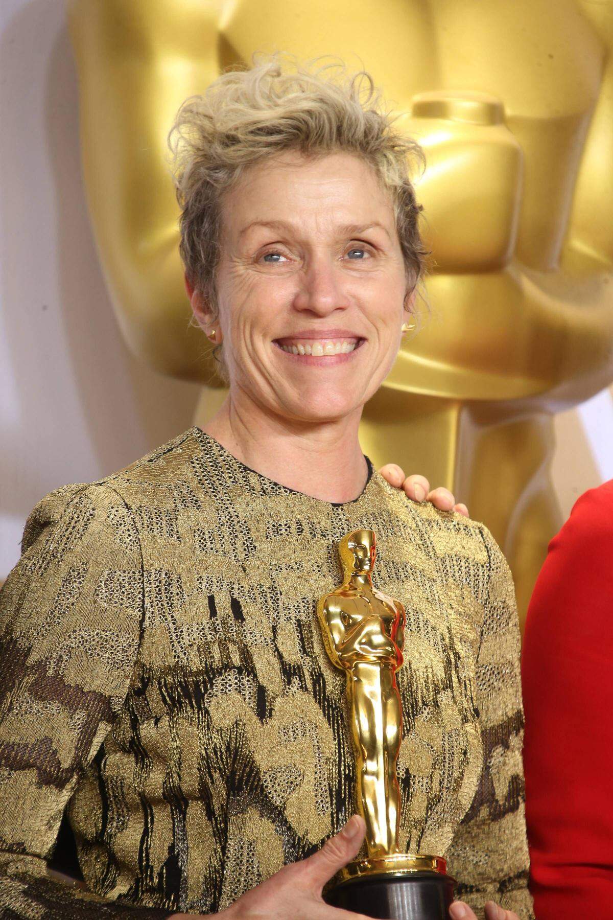 Ein Statement setzte Francis Dormand, die als beste Hauptdarstellerin ausgezeichnet wurde. Sie verzichtete auch bei den Oscars auf Make-up.