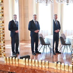 „Wir hatten und haben schwere Zeiten in der Volkspartei“: Karl Nehammer im Bundeskanzleramt. Er wird am 14. Mai offiziell zum ÖVP-Obmann gewählt. 