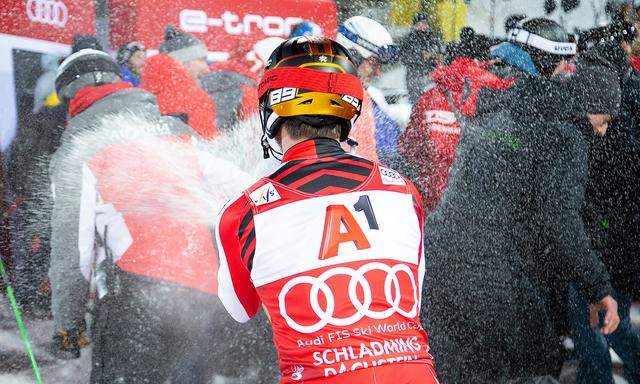 Marcel Hirscher feiert nach seinem überlegenen Slalomsieg am Dienstag.