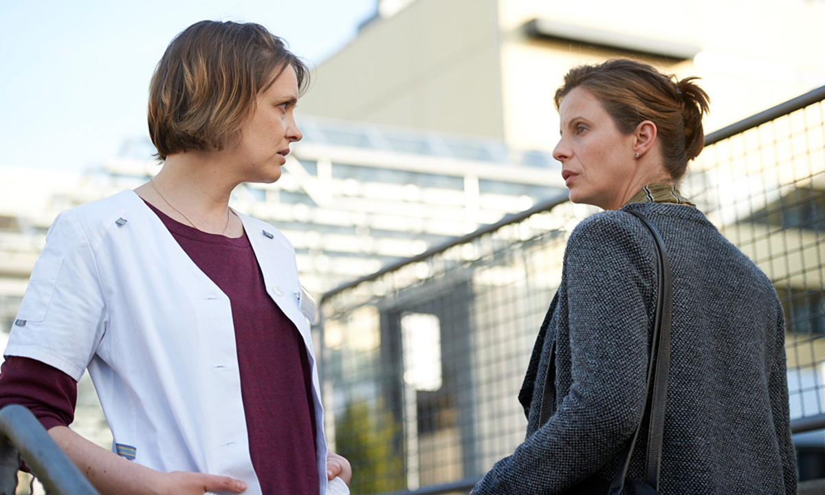 Angelika Meyer (Laura Tonke) und Sabine Schmuck (Julia Jäger) arbeiteten mit dem Mordopfer zusammen