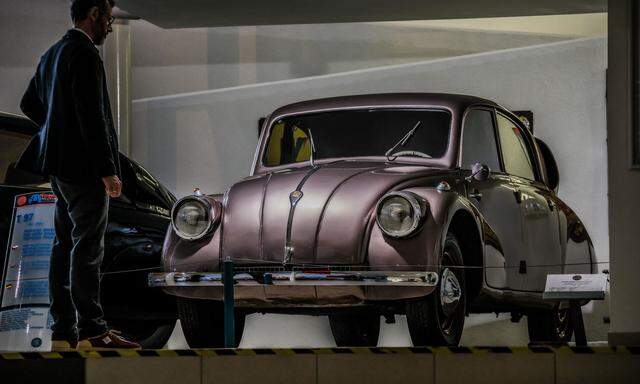 Sieht dem Käfer nicht nur ähnlich: Tatras Konstruktion diente dem Volkswagen als Vorbild. Heckmotor, luftgekühlt: Bei Tatra selbst hielt man zu lang dran fest.