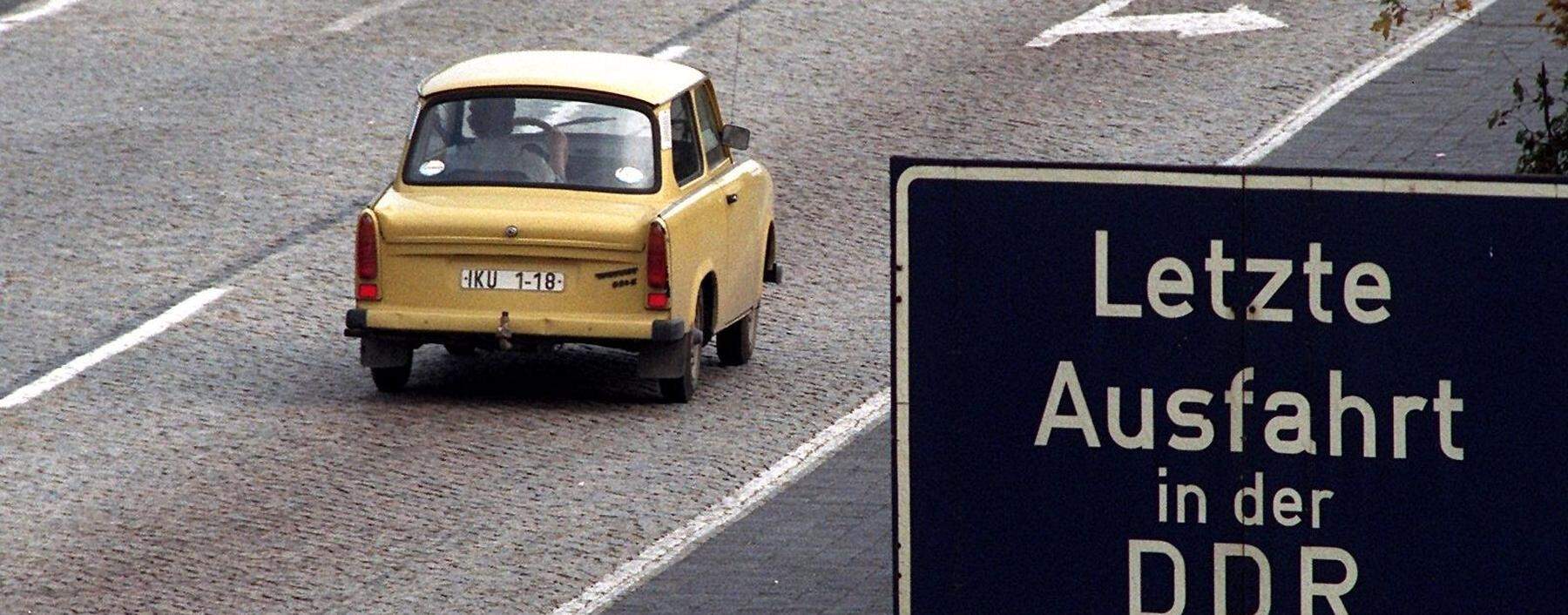 Bild von 1990: Ein Jahr später war endgültig Schluss mit dem antiquierten Trabant. In der DDR kam er zeitweise auf fast 50 Prozent der Autokäufe.