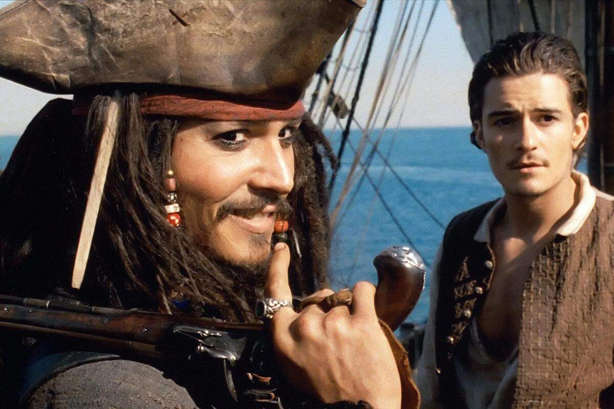 Die Piraten-Saga um Jack Sparrow hat gleich zweimal die Milliarden-Dollar-Grenze geschafft. Auch Teil zwei - "Fluch der Karibik: Dead Man's Chest" (2006) - gelang dies. Johnny Depp, Orlando Bloom und Keira Knightley spülten mehr als 1,066 Milliarden Dollar in die Kinokassen.