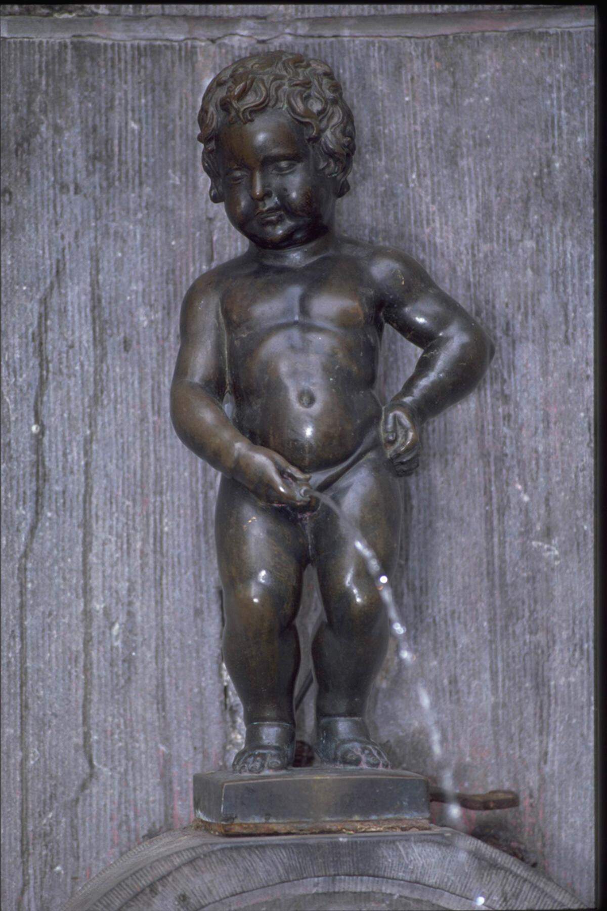 Das Manneken Pis ist das Wahrzeichen der belgischen Hauptstadt Brüssel.